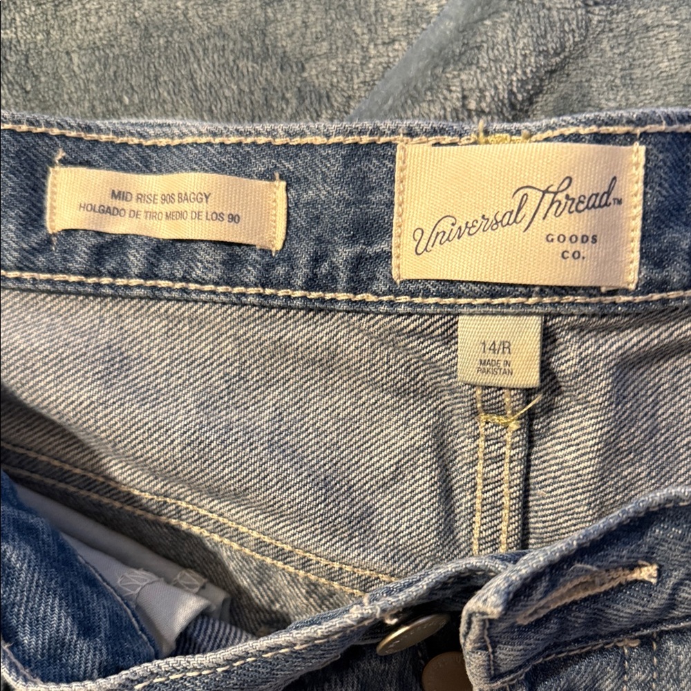 Universal Threads Mid Rise Relaxed Jeans - Light Blue